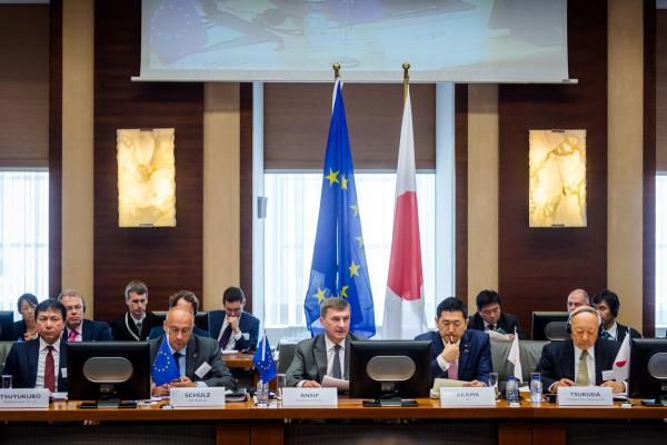 European Commission Vice President Ansip and State Minister Akama take part in the &quot;Digital Economy&quot; session
